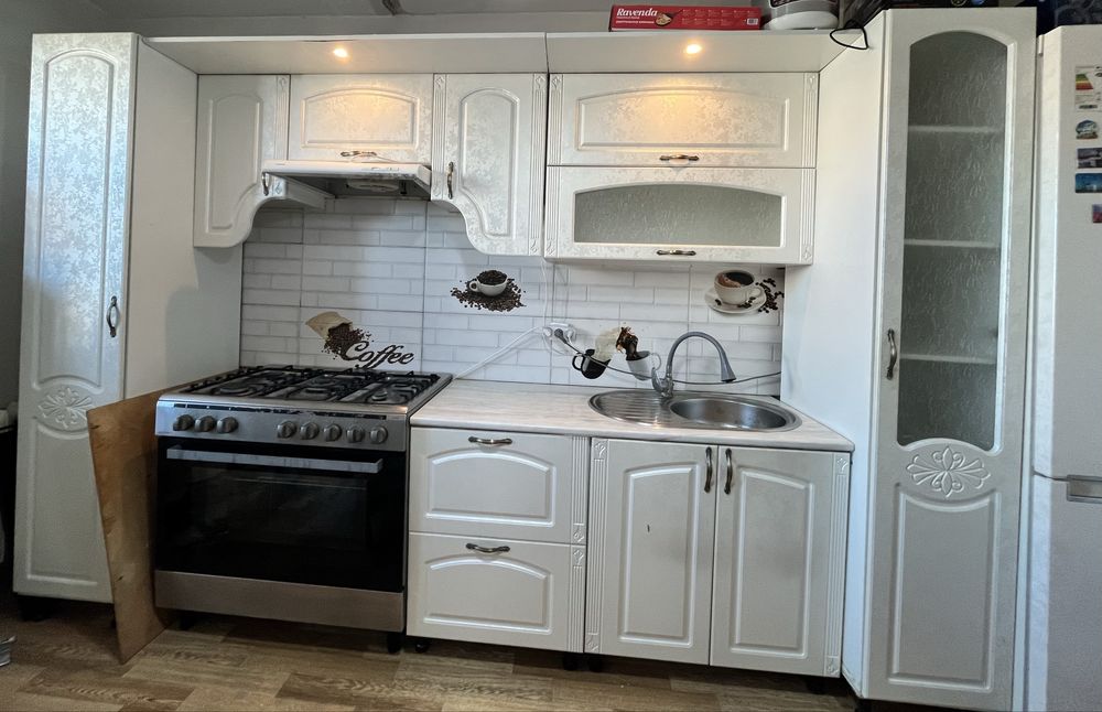 кухонный гарнитур 3,25м • 2,12м