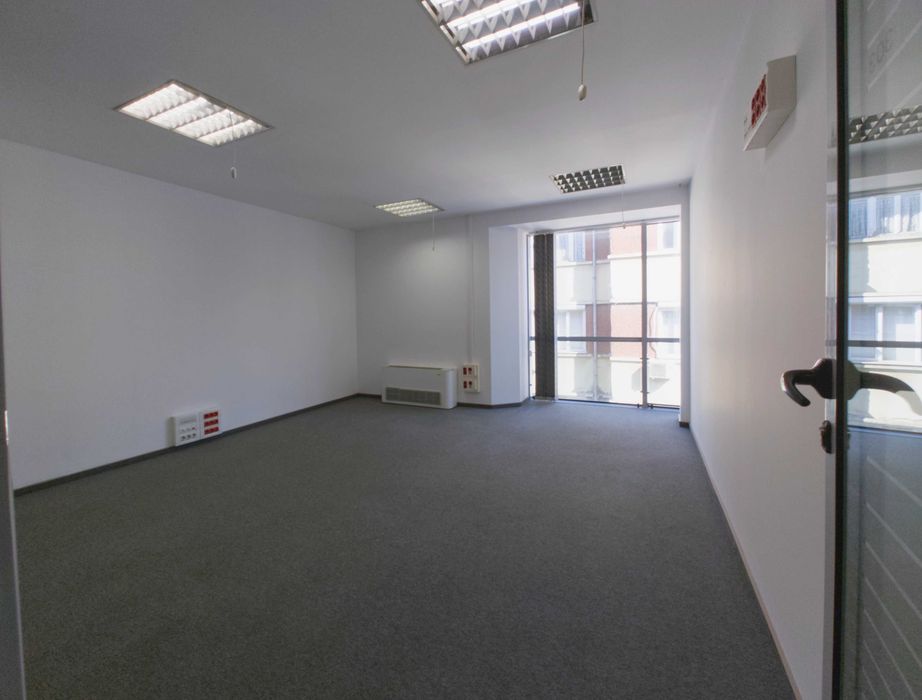 Офис под наем: 500 кв.м. в модерна бизнес сграда до НДК