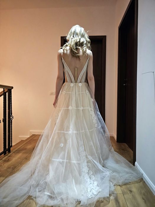 Rochie de mireasă – Model „Florina”

Descriere generală:
„Florina” est