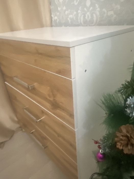 Комод с зеркалом . Продам