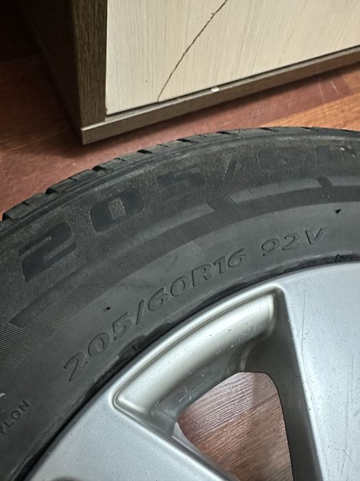 Продам комплект резину с диской