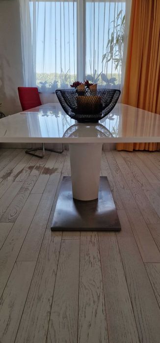 Луксозна Tрапезна Разтегателна Маса и 6 дизайнерски стола