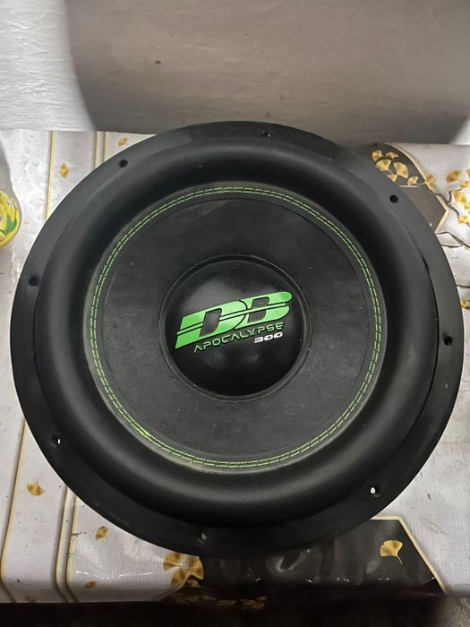 Продам сабвуфер уселители калонки дверные обшивки от субару легасси