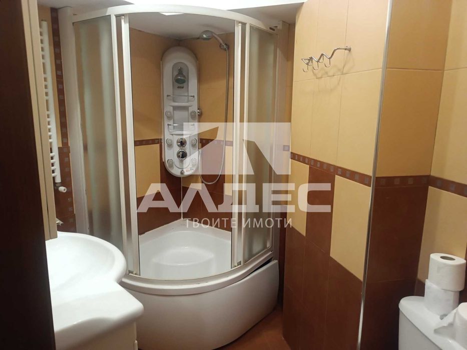Дава се под наем Тристаен апартамент в София, Център - 123 кв.м за 900 € - Снимка #8