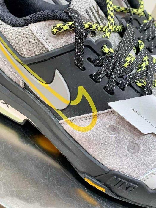 Продавам нови мъжки маратонки Nike sacai x Zegamadome Matte Silver Tour Yellow