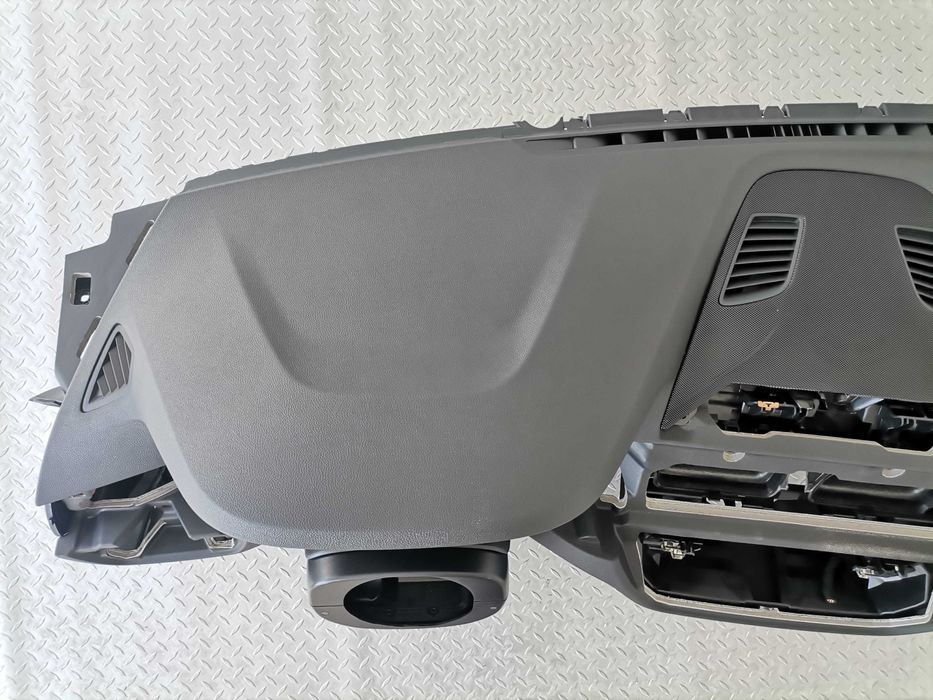 Ново Табло BMW 5 G30 G31 G38 Lci без HUD Черно гума