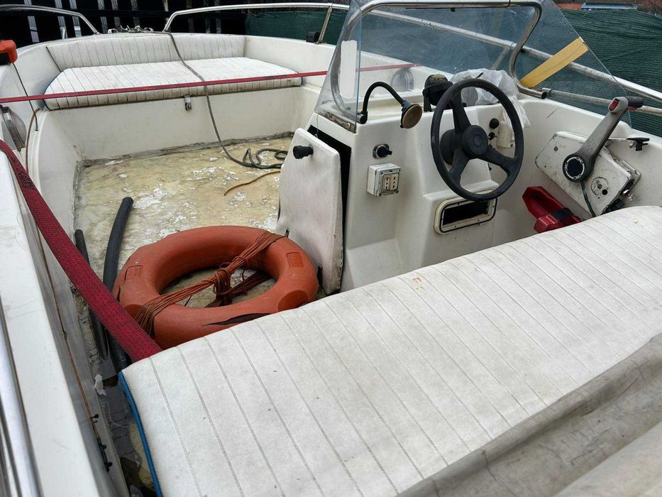 лодка 4,20м с двигател 40 к.с. evinrude 737 с нерегистриран колесар