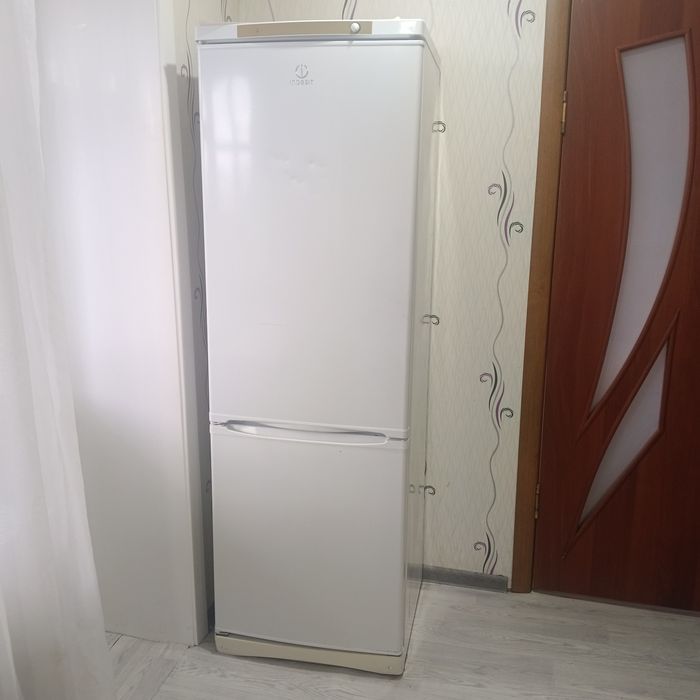 Холодильник lndesit 1.85высота