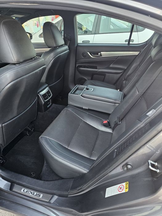 Автомобил Лексус GS 450h