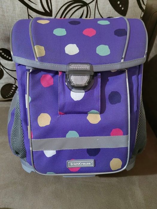 Продавам раница за първи клас