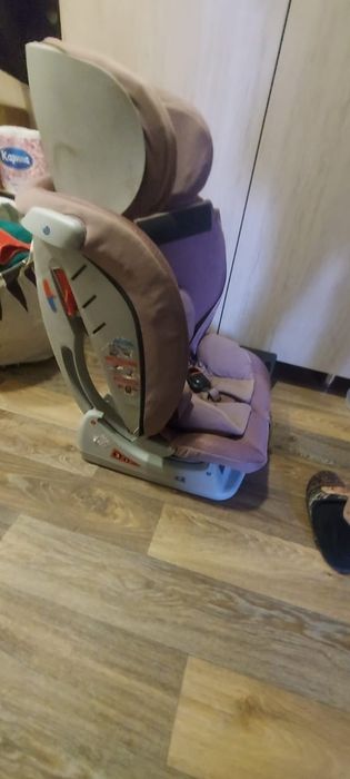 Детское кресло в автомобиль.