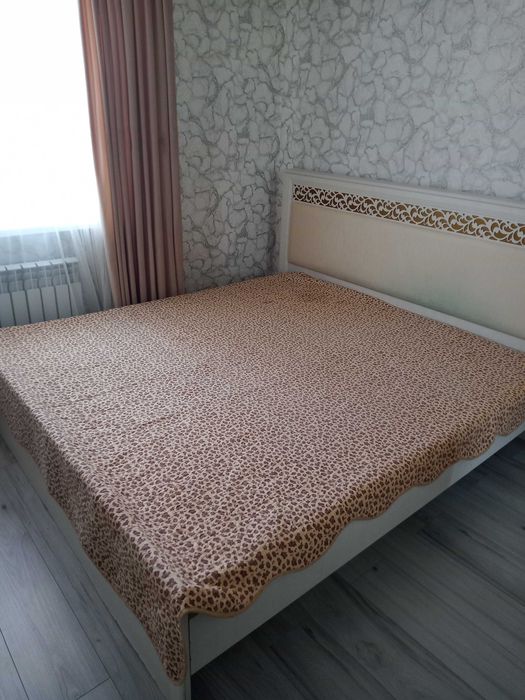 Продаю двухспальную кровать в хорошем  состоянии к