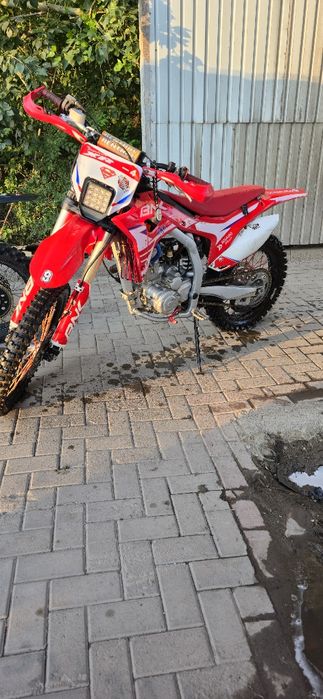 Мотоцикл Эндуро 250 см³
