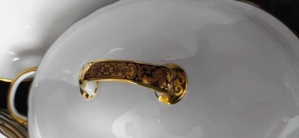 Луксозен сервиз за храна произведен от фабриката порцелан K&A Бавария
