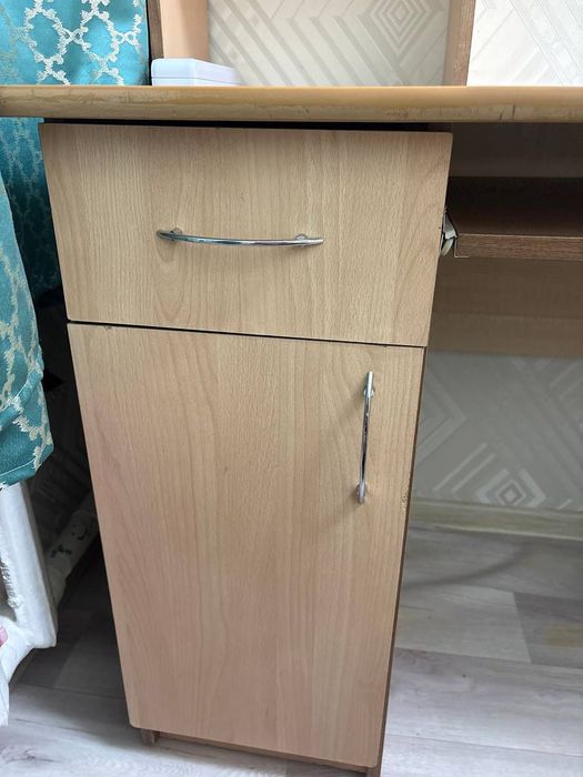 Продается компьютерный стол