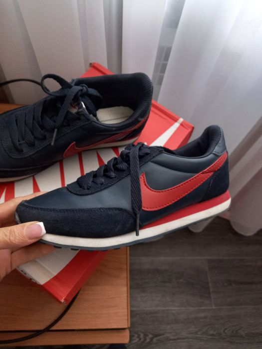 Кроссовки NIKE 36-36,5