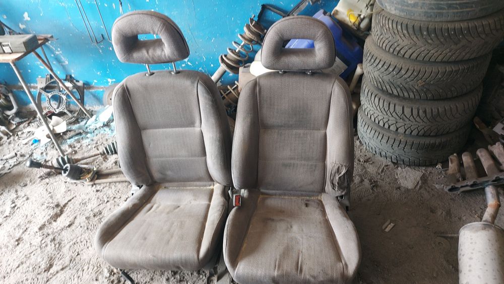 Продам пара сиденей мазда