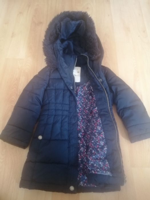 Детско яке с качулка за есенно зимен сезон.
