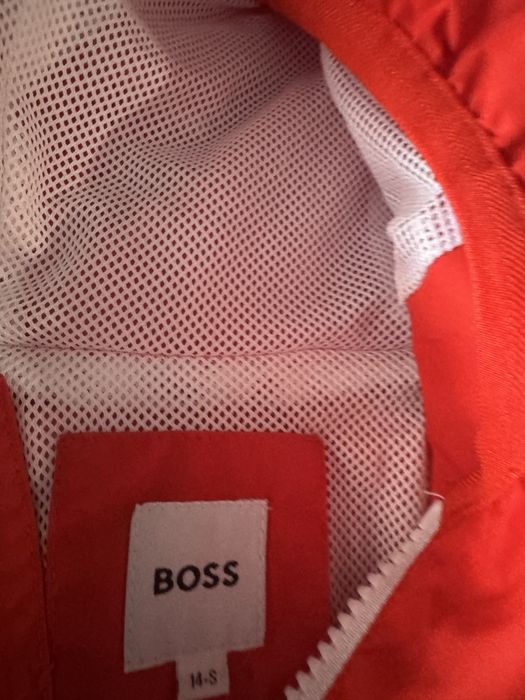 Hugo ветровка червена