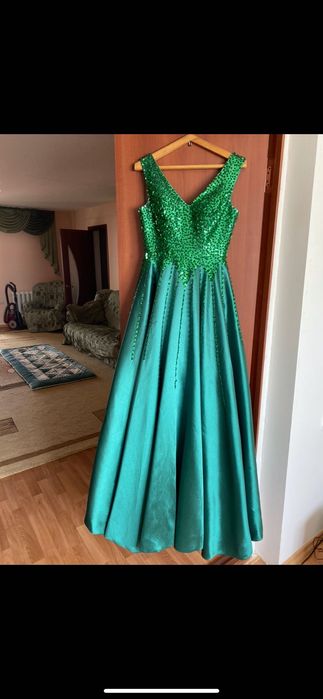 Вечернее платье для торжеств