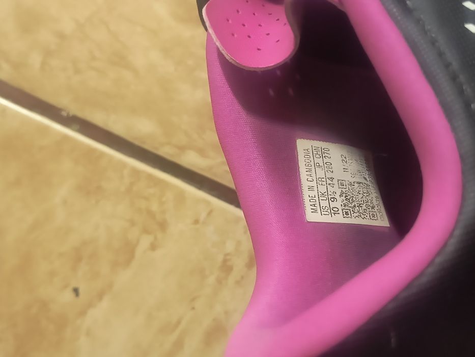 Ghete de fotbal predator