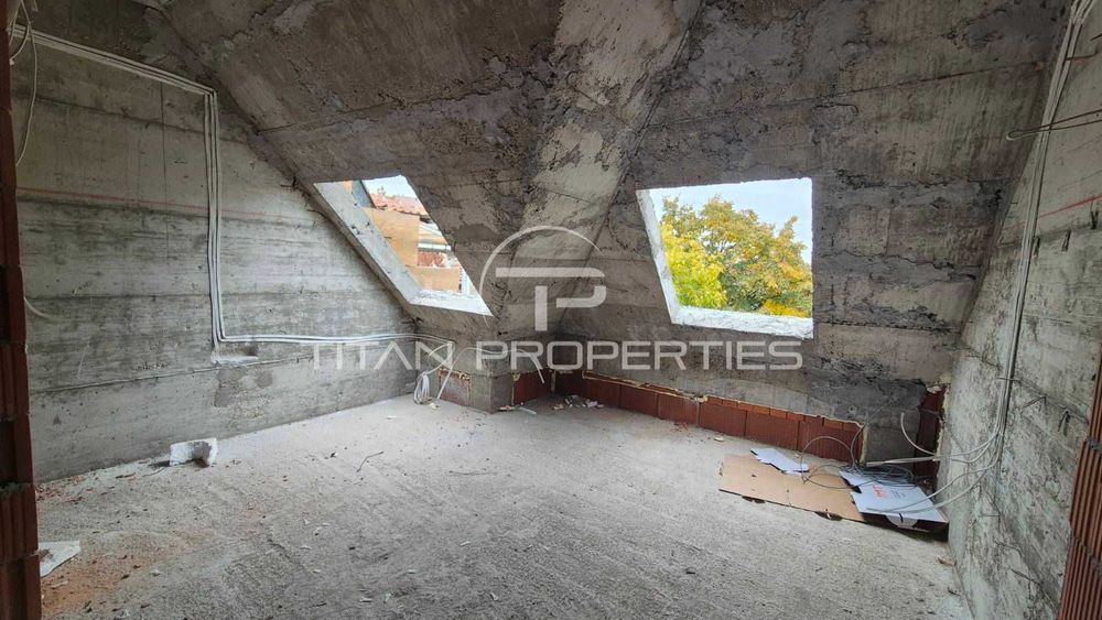 Тристаен апартамент в Центъра