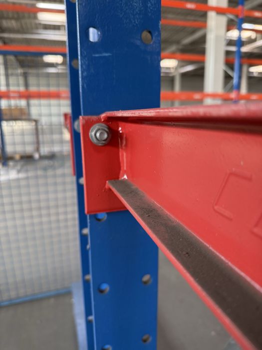 Rafturii metalice pentru profile “cantilever “