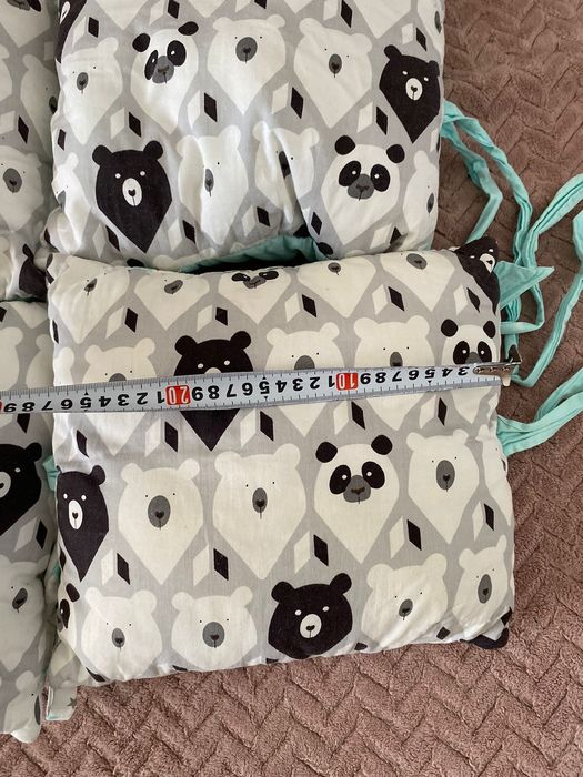 Бортики +подушка для головы.