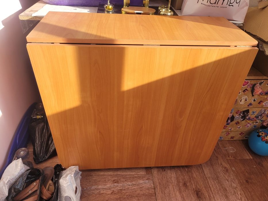 Стол  -   книжка.