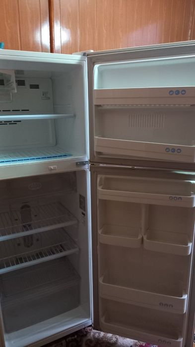 LG холодильник сотилади