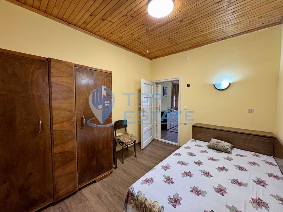 Двуетажна къща с кладенец в село Добри дял, област Велико Търново