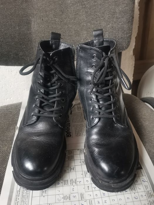 Продаются ботинки женские.