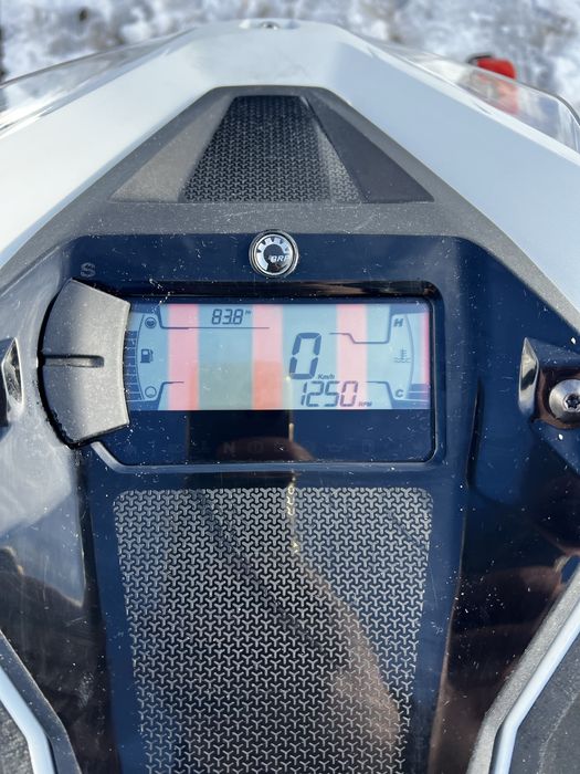 Snowmobil ski doo snowmobile turbo