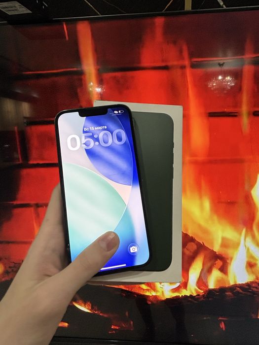 Продам  айфон 13