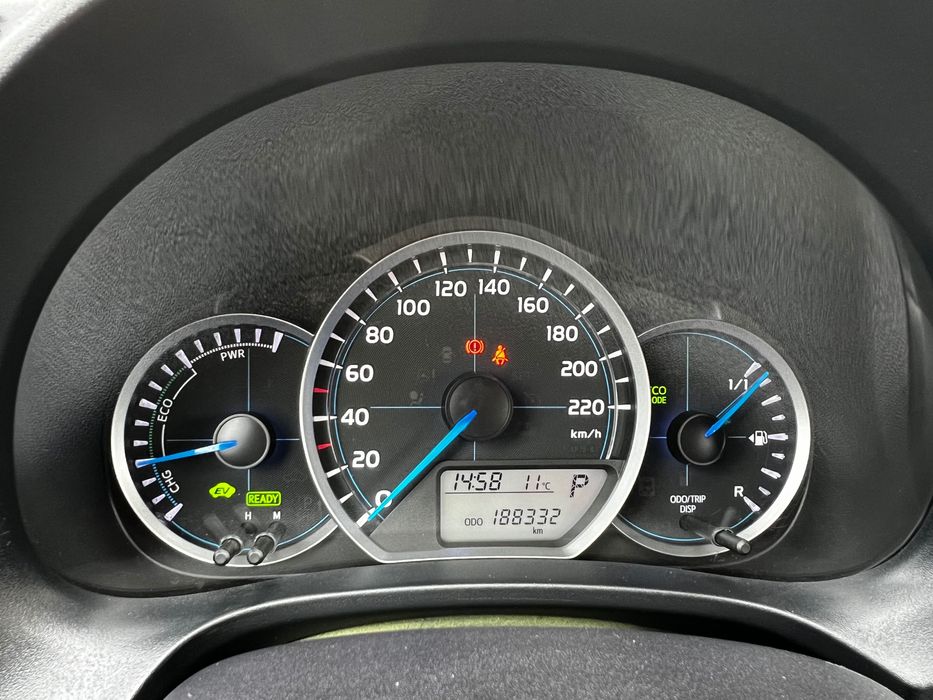 Toyota Yaris Hybrid 2012