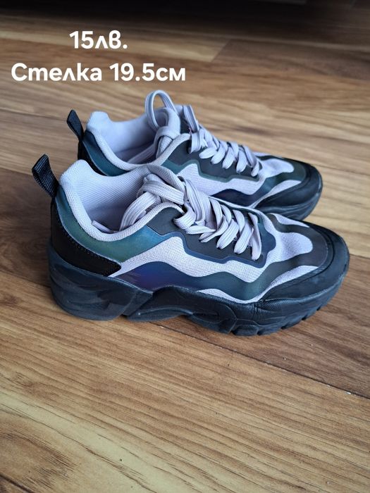 Запазени детски обувки.