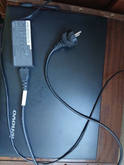 Продавам лаптоп Lenovo.   Може и лек коментар на цената.