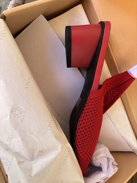 Обувки с остър връх  на ток VIVAIA