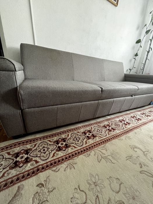 Canapea Casa Rusu