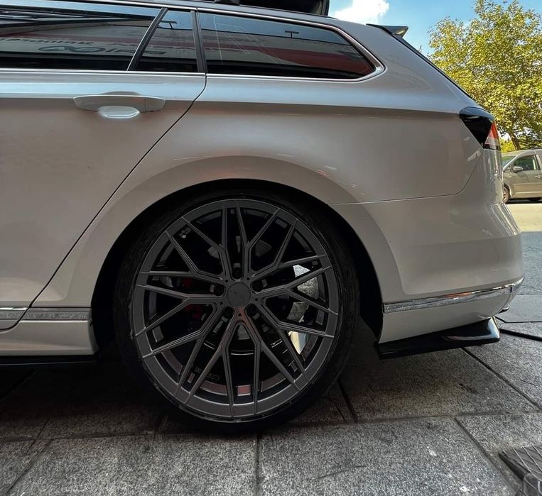 Extensie coltare bara spate Volkswagen VW Passat B6 B7 B8 negru lucios