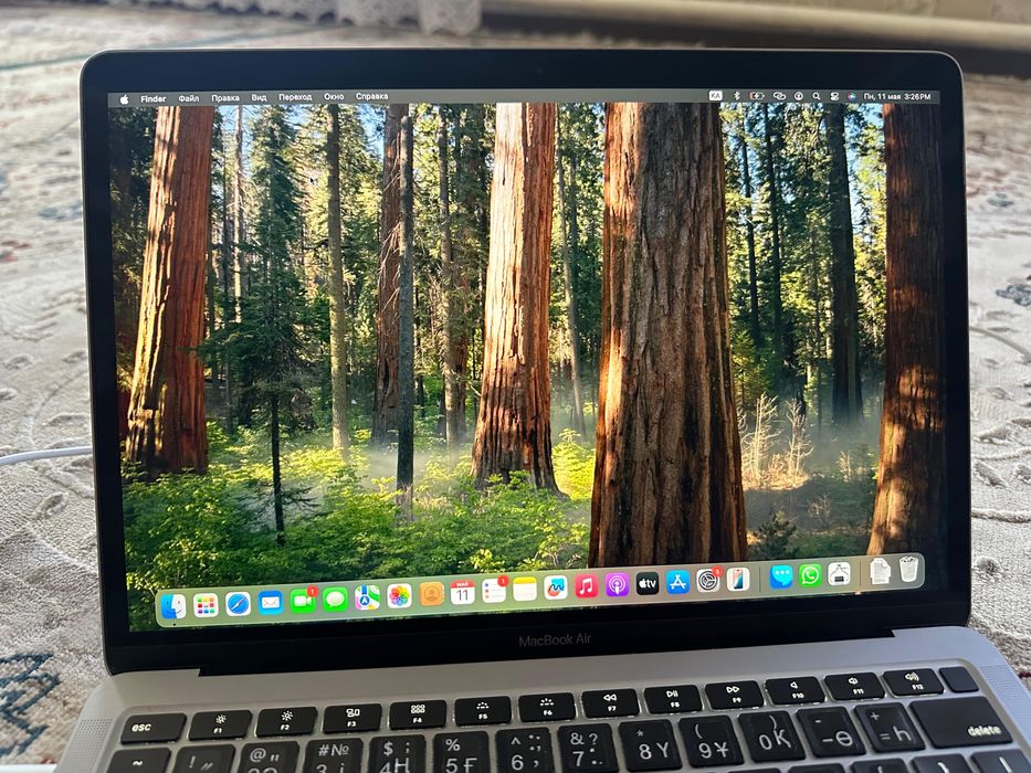 Iphone MacBook Air M1 2020