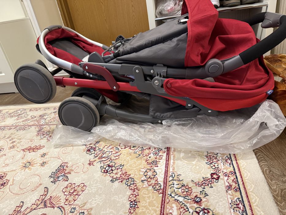 Срочно коляска chicco