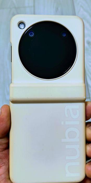 ZTE Nubia flip nou
