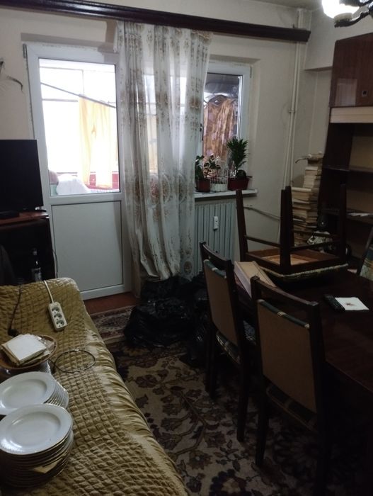 Vând apartament 4 camere Rovine-Dezrobirii