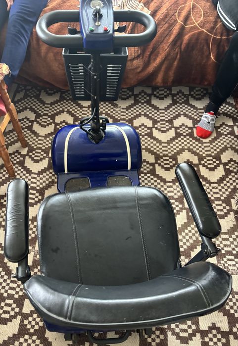 Scuter electric / cărucior electric pentru persoane cu handicap