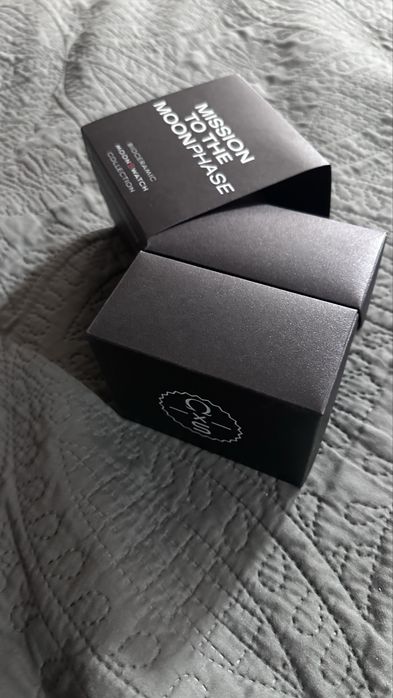 Оригинальные часы Omega x Swatch MoonSwatch
