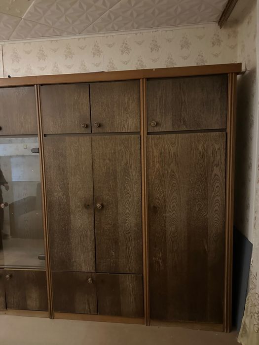 Продам Сервант в отличном состояние
