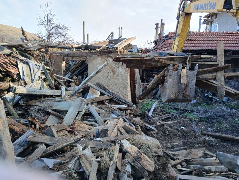 Услуги с Багер и Самосвали  и др. Строителна техника БИК-СТРОЙ ЕООД