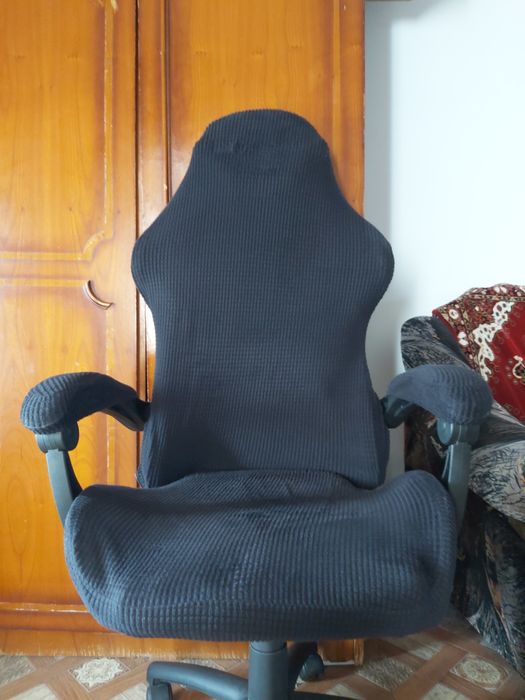 Scaun gaming  + husă + perne lombară și cervicală + set de roți extra!
