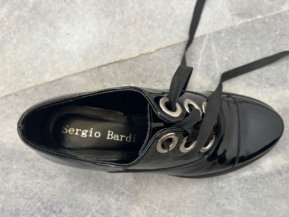 Продавам обувки  36 номер естествен лак